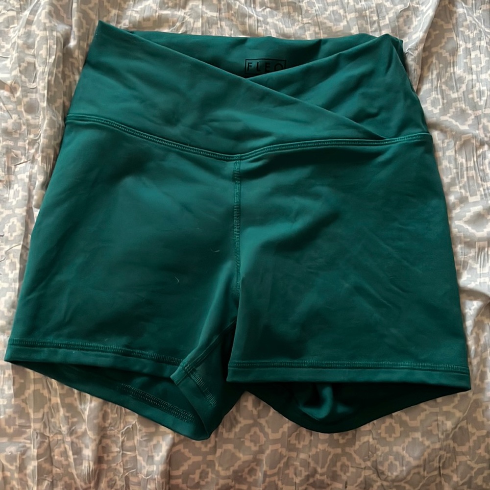 Fleo v shorts